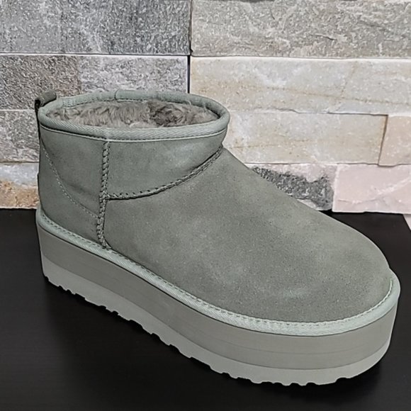 UGG Women's Classic Ultra Mini Platform Boot - Picture 5 of 10
